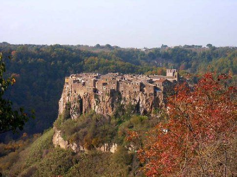 Calcata e la valle del Treja