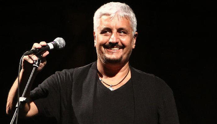 Scandalo Pino Daniele: camera ardente chiusa per un selfie di un fan