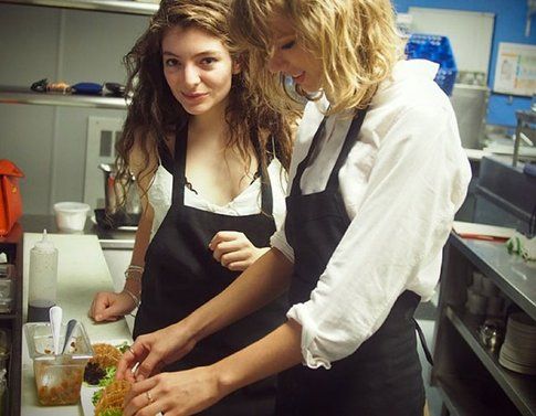 Lorde e Taylor Swift - via Teenvogue.com