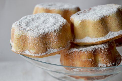 Crostatine ripiene di ricotta e marmellata ai lamponi. Ricetta e foto di Roberta Castrichella.