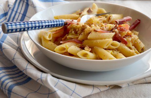 Penne verza, speck e noci. Ricetta e foto di Roberta Castrichella.