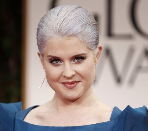 Kelly Osborne con i capelli grigi