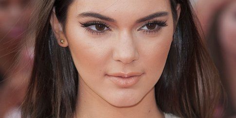 Nonostante il trucco, i pori di Kendall Jenner sono ancora lì!