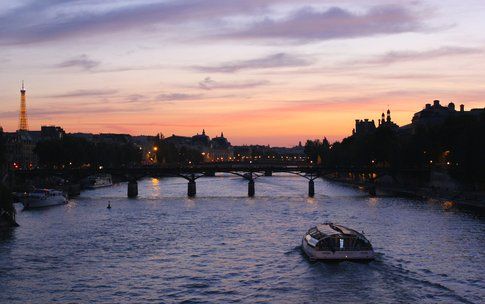 Parigi - sulla Senna al crepuscolo - foto di Elisa Chisana Hoshi