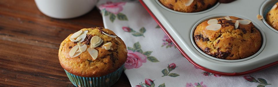 Muffin morbidi al cioccolato, vaniglia e mandorle