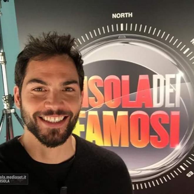 Isola dei famosi 10: Brice mostra le parti intime