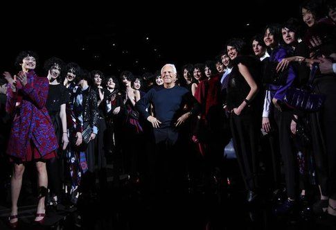 Armani attorniamo dalle sue donne forti