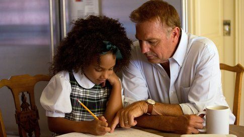 Kevin Costner in una scena di "Black or White" - foto da cartella stampa Good Films