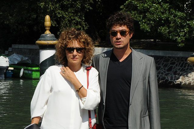 Scamarcio contro il gossip: "Il nostro matrimonio è privato."