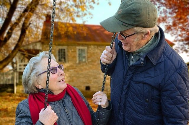 Il cervello degli anziani si mantiene in salute se vivono in compagnia