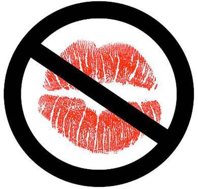Giappone: vietato baciarsi in pubblico