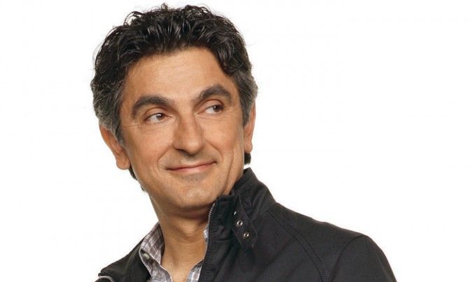 Vincenzo Salemme diventa una "vrenzola" per la festa della donna