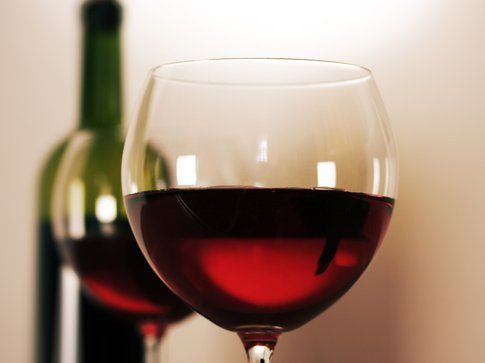 Alimenti per una pelle perfetta: il vino rosso