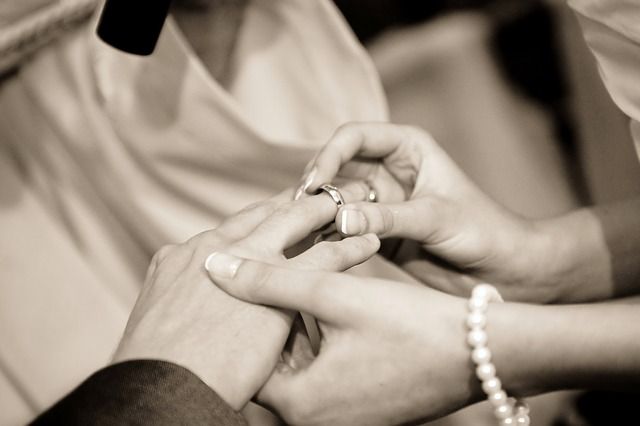 Le 10 promesse di matrimonio "pratiche"