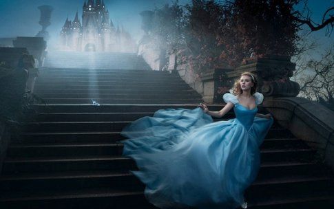 Lily James nei panni di Cenerentola nel nuovo film Disney