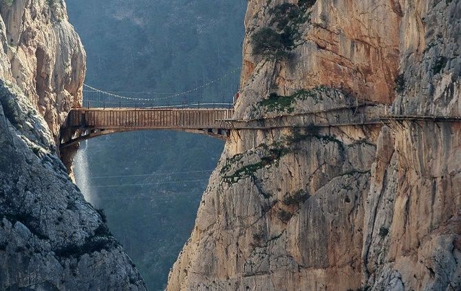Riapre in Spagna il sentiero a piedi più pericoloso del mondo