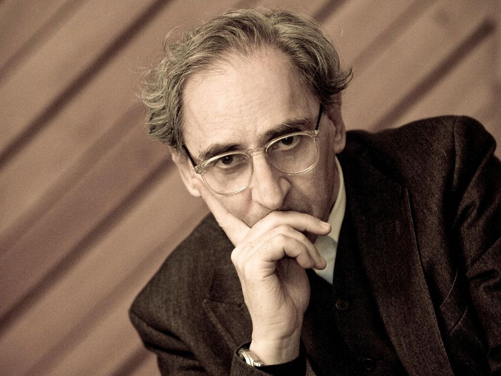 Franco Battiato in ospedale per una caduta dal palco