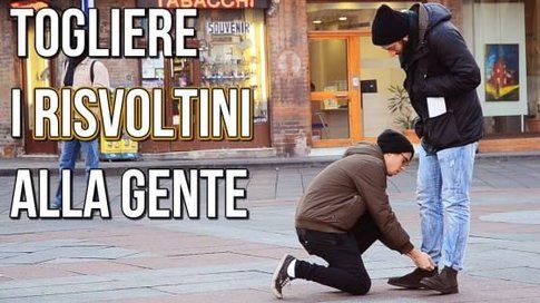 Togliere i risvoltini alla gente - Fonte: Facebook