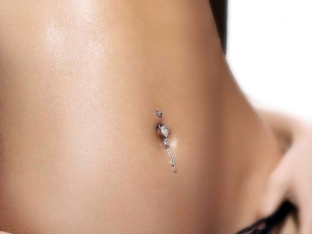 Divieto per i piercing ai genitali femminili