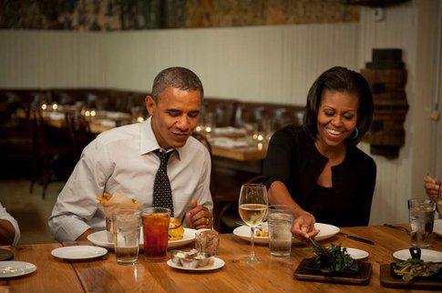 Michelle Obama e Barack a cena - Fonte: Facebook