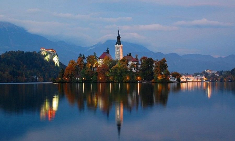 lake_bled_at_twilight_oct_2013