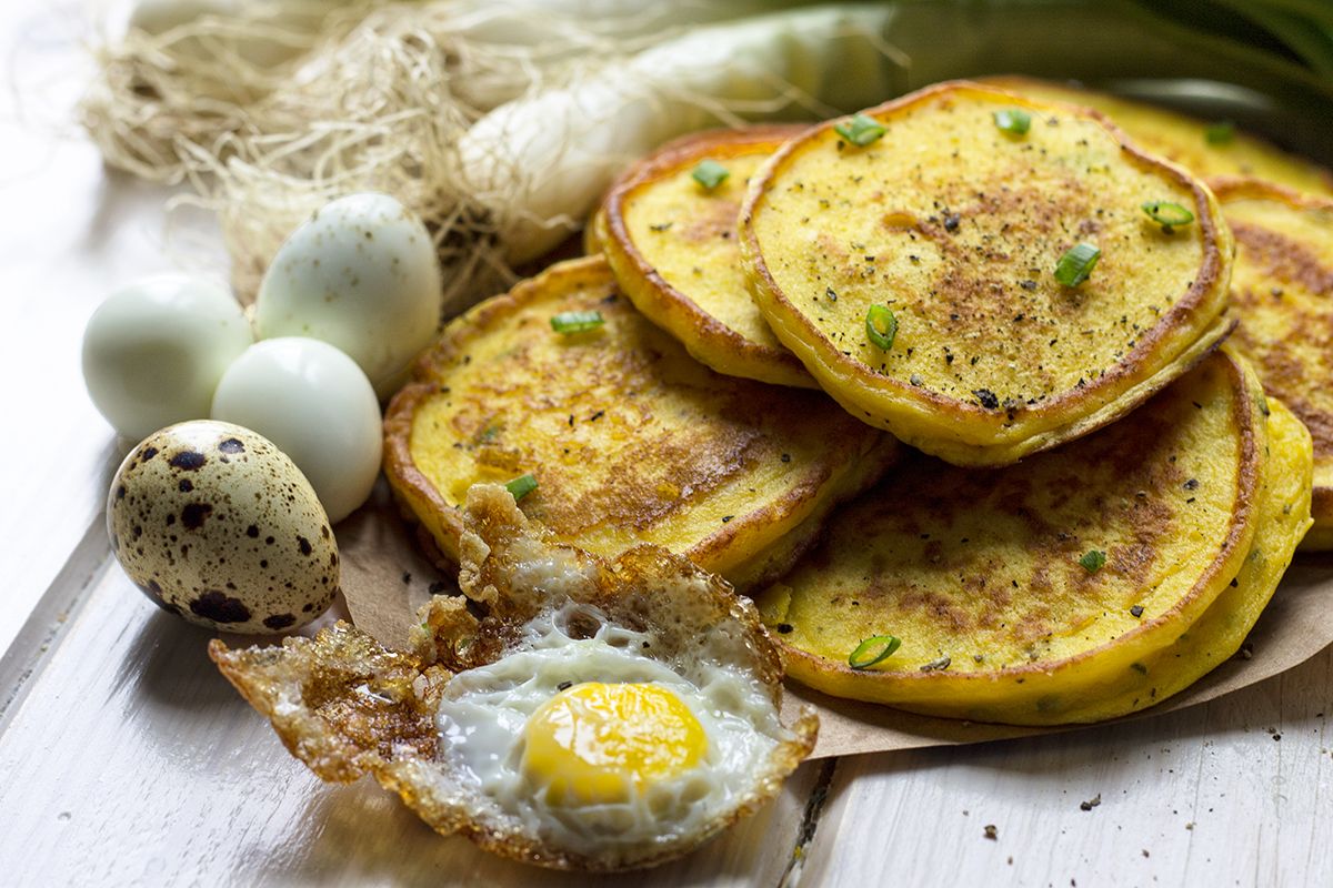 Pancake salati con ricotta e cipollotti freschi