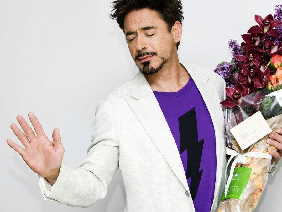 Robert-Downey-Jr-Actor-flores-orquídeas-Nota-1920x2560