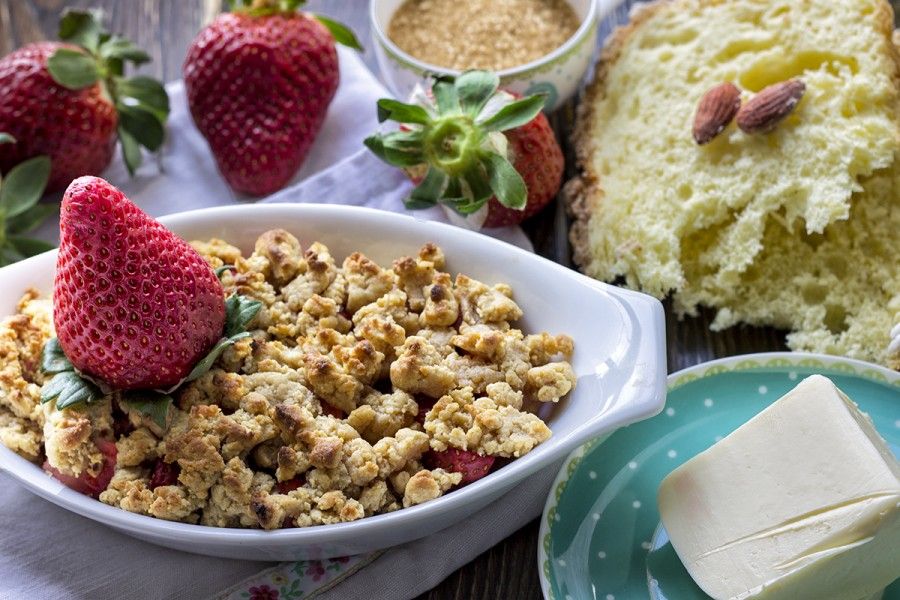 crumble-di-colomba-e-fragole-2-contemporaneo-food