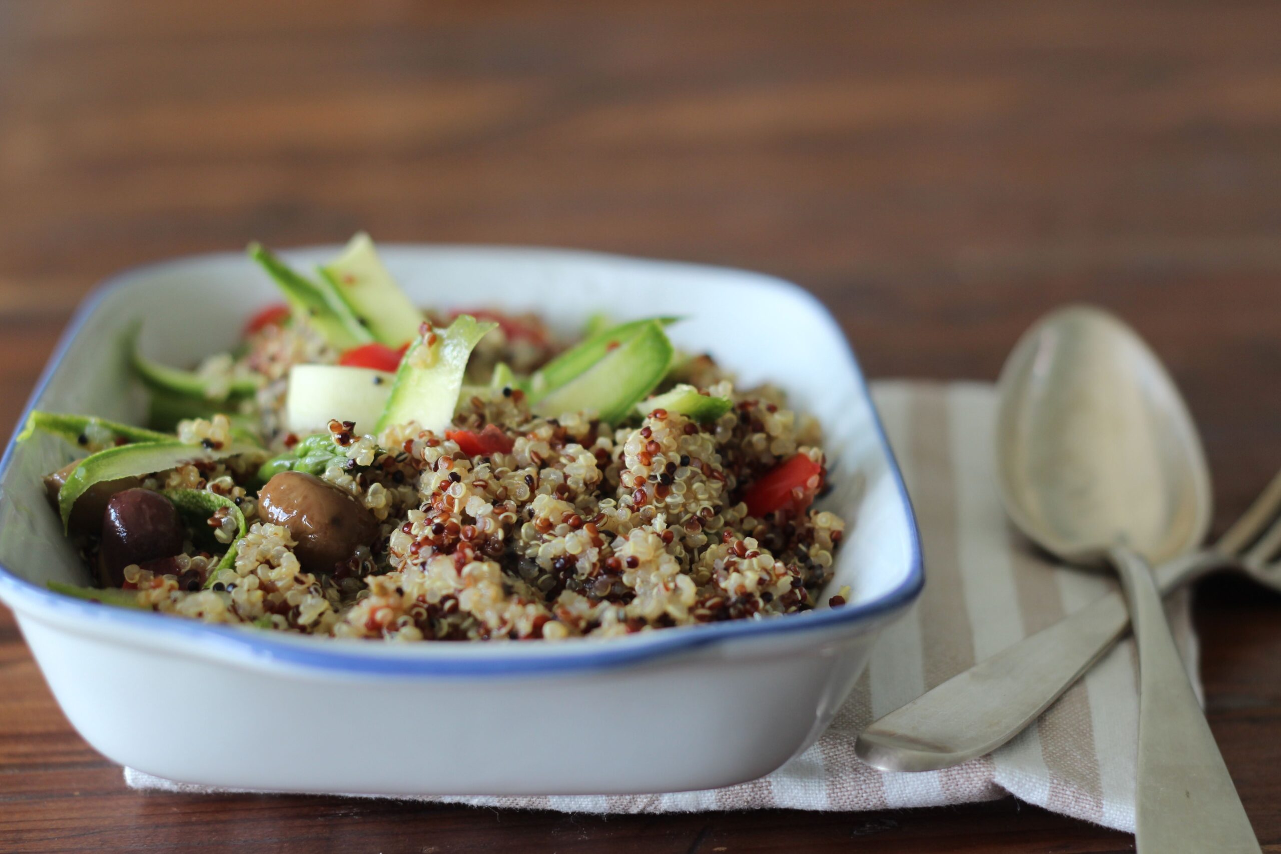 Quinoa al curry e verdure primaverili