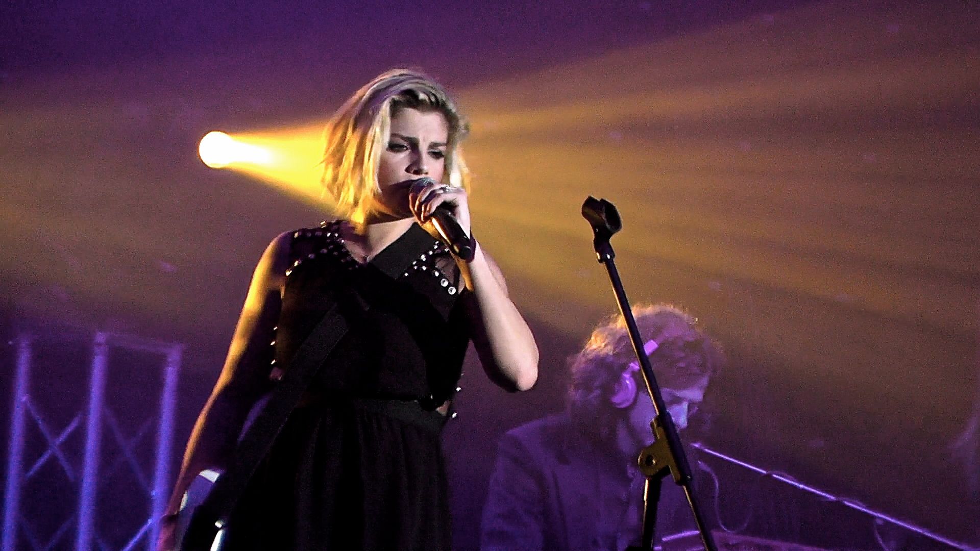 Emma Marrone compie oggi 31 anni
