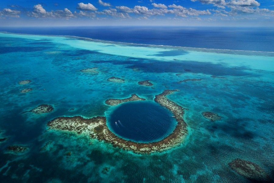 un tuffo nel Great Blue Hole