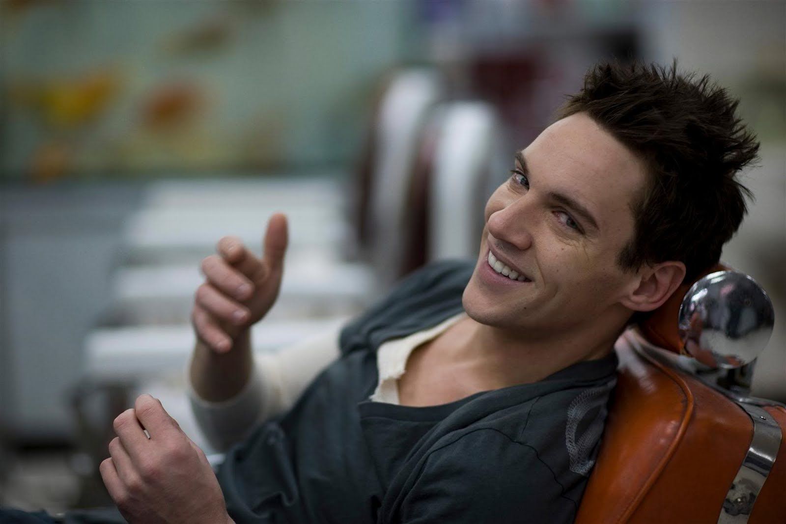 Jonathan Rhys-Meyers ubriaco per le strade di Londra