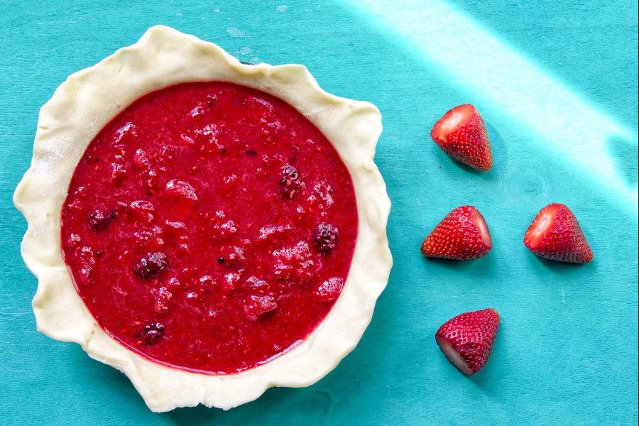 pie-di-fragole-crostata-di-fragole-dolci-estivi-contemporaneo-food