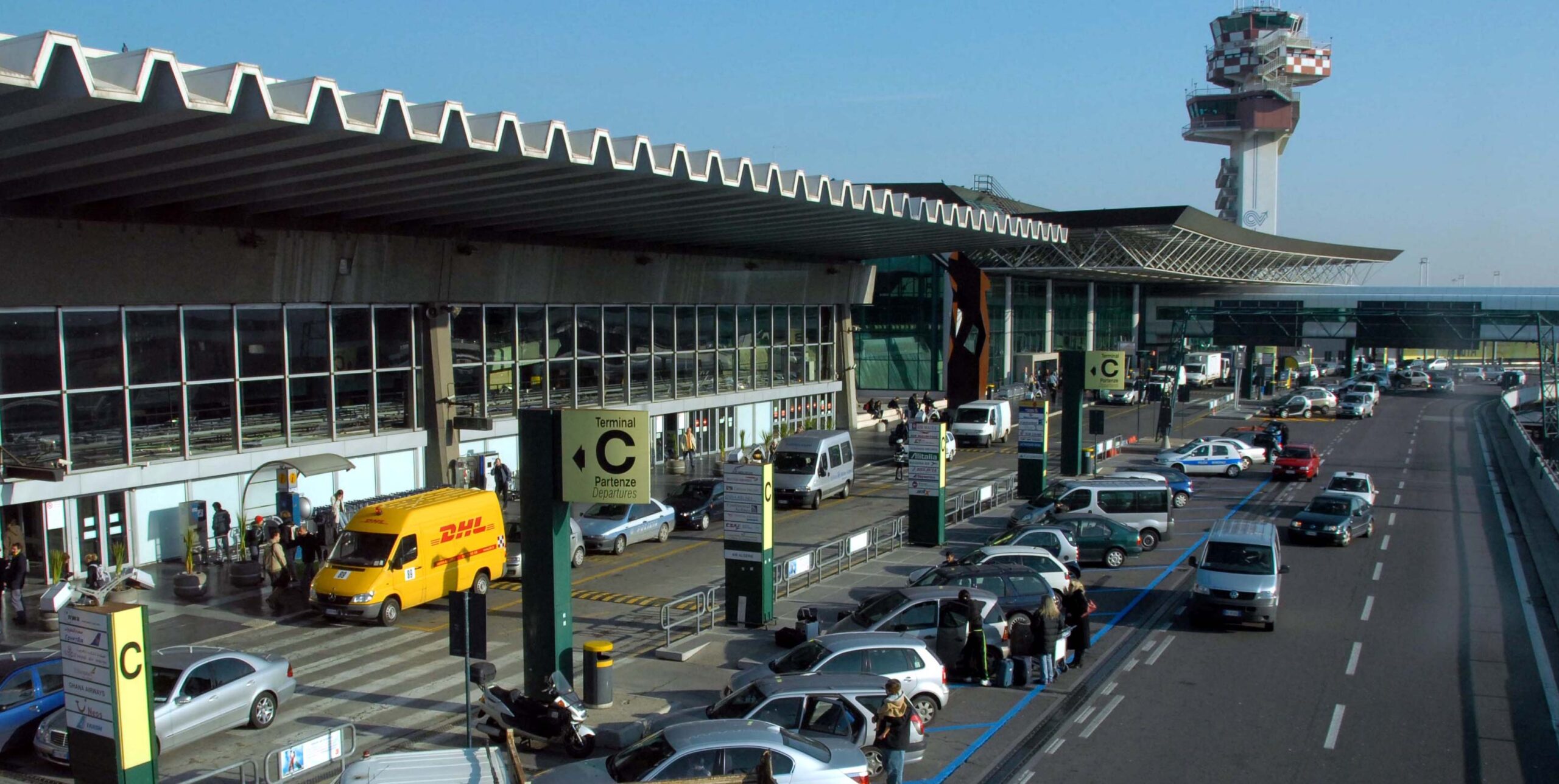 Incendio all’aeroporto di Fiumicino: scalo evacuato