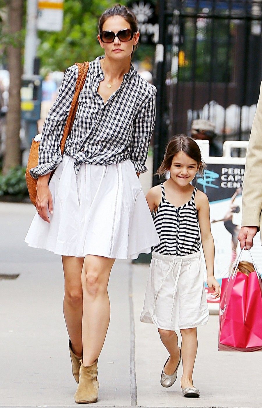 usmagazine_katie-holmes-suri-cruise-zoom