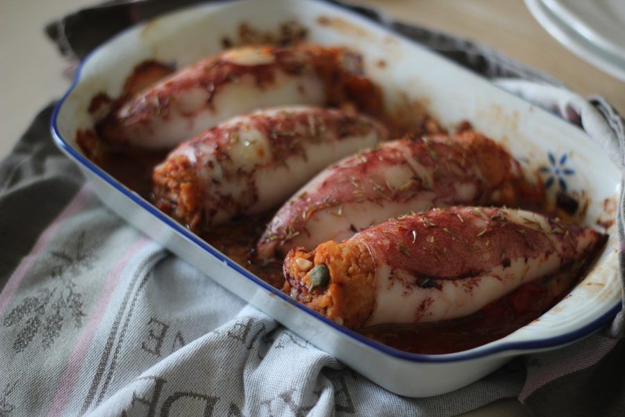 calamari ripieni con pomodoro e pane