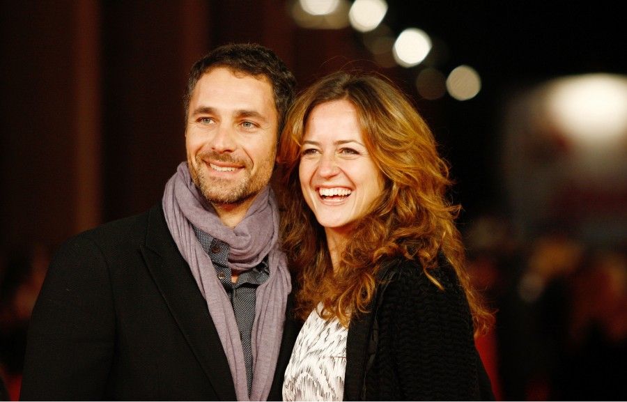 ROME - OCTOBER 16:  Raoul Bova(L) and his Wife Chiara Giordano attend the 'Viola Di Mare' Premiere during day 2 of the 4th Rome International Film Festival held at the Auditorium Parco della Musica on October 16, 2009 in Rome, Italy.  (Photo by Paolo Bruno/Getty Images)