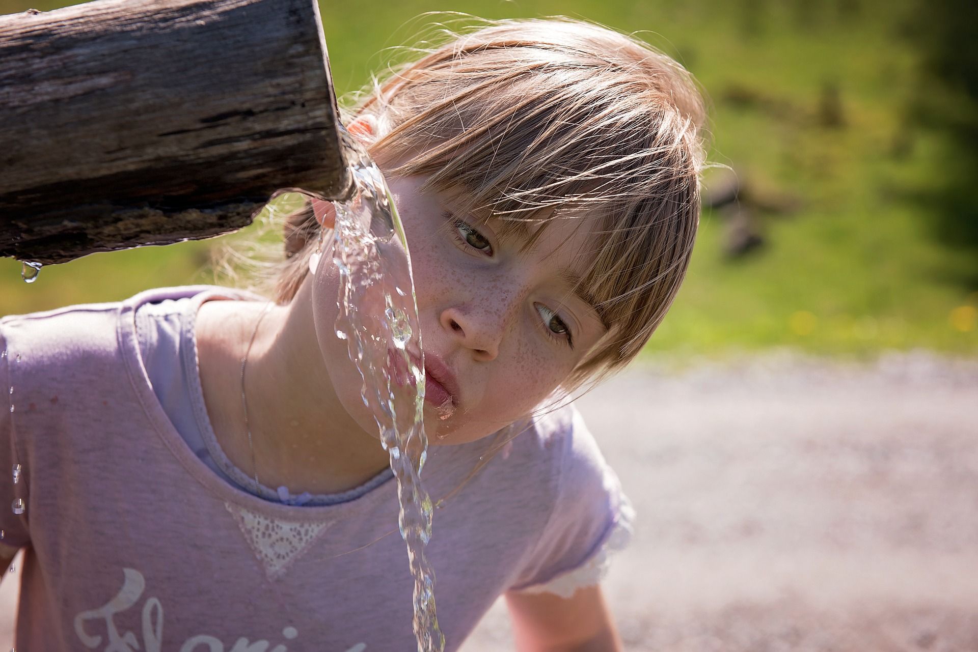 Bevete poca acqua? La scarsa idratazione influenza l’umore