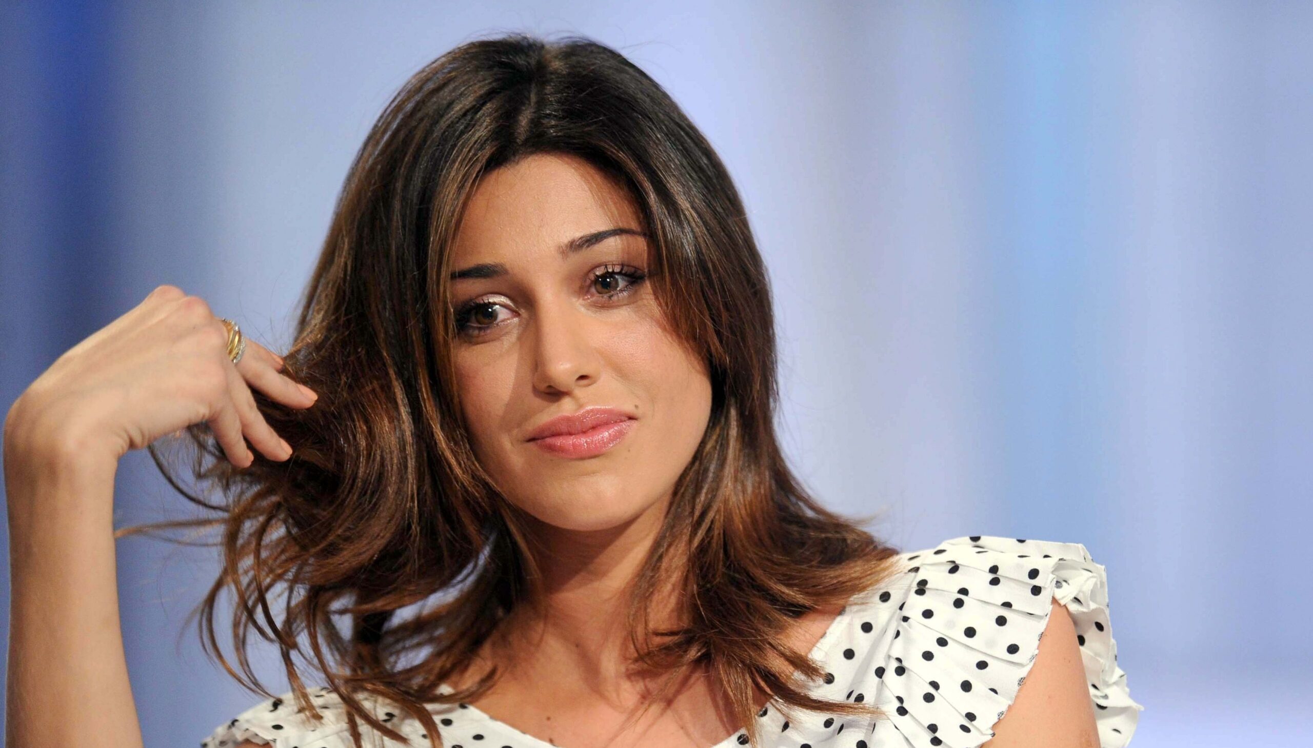 Belen Rodriguez in vacanza con la famiglia e “un Borriello”