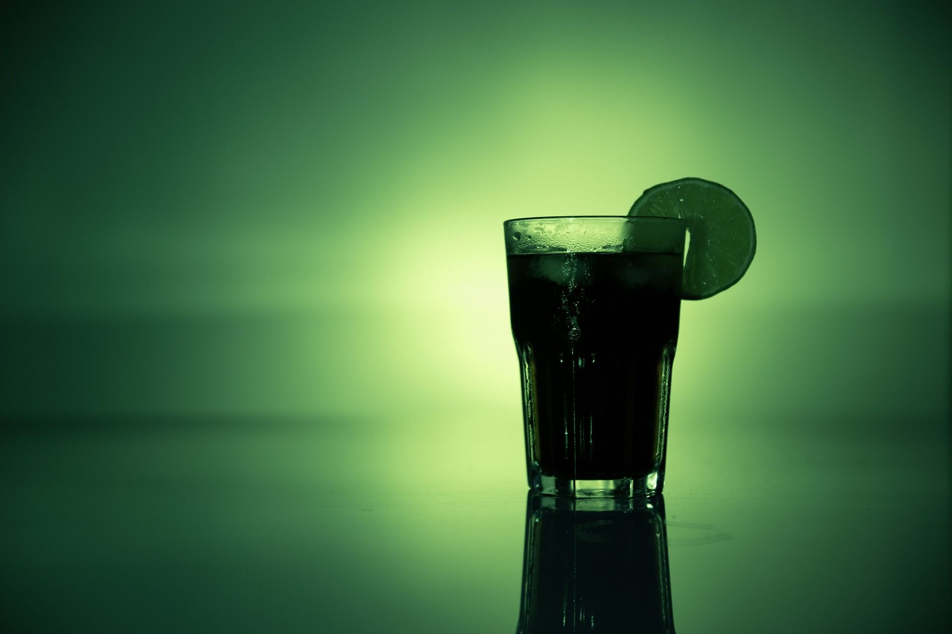 Scopri quanto zucchero si nasconde nel tuo drink preferito