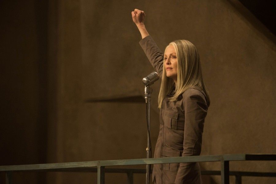 film-review-the-hunger-games-mockingjay-part-1-julianne-moore