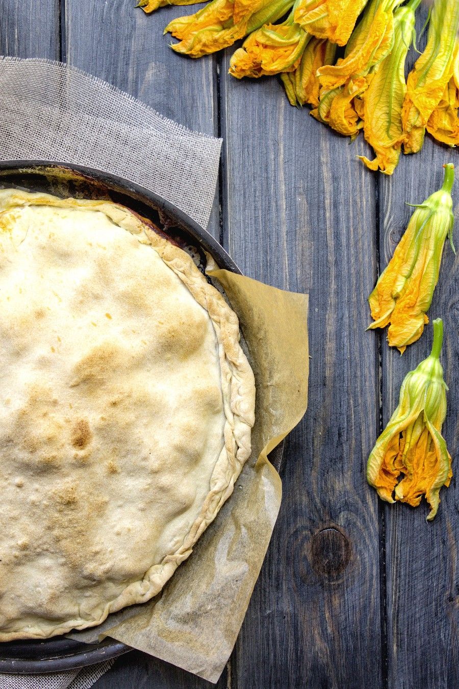 torta-salata-fiori-di-zucchine-piatto-unico-contemporaneo-food