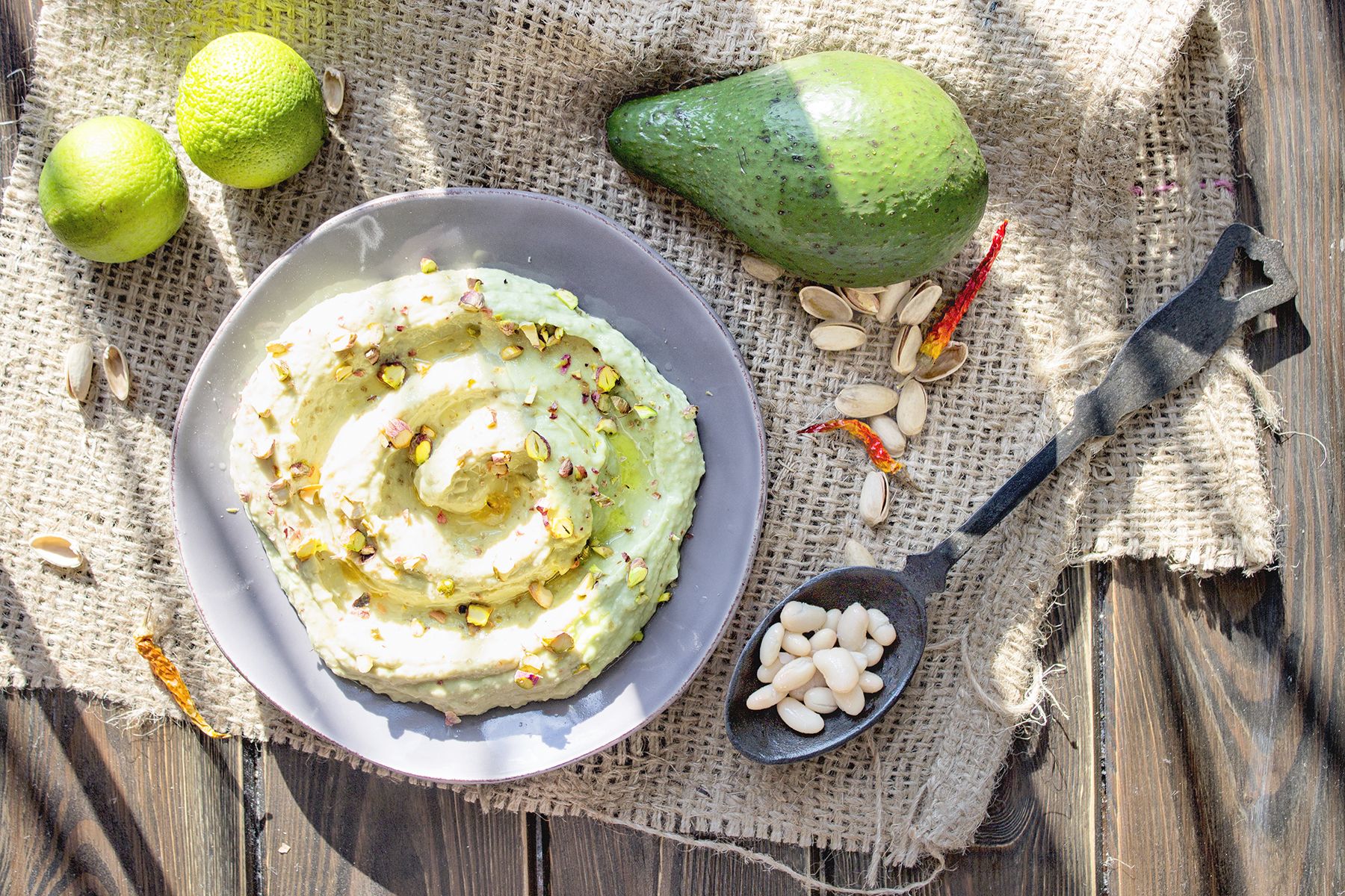 Hummus di cannellini e avocado