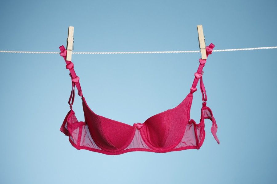 reggiseno-appeso-2