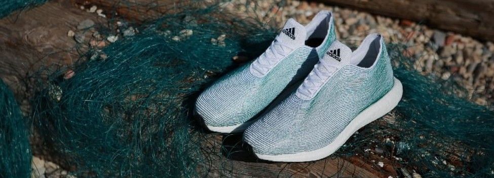 Ecco le nuove sneakers Adidas realizzate con i rifiuti dell’oceano