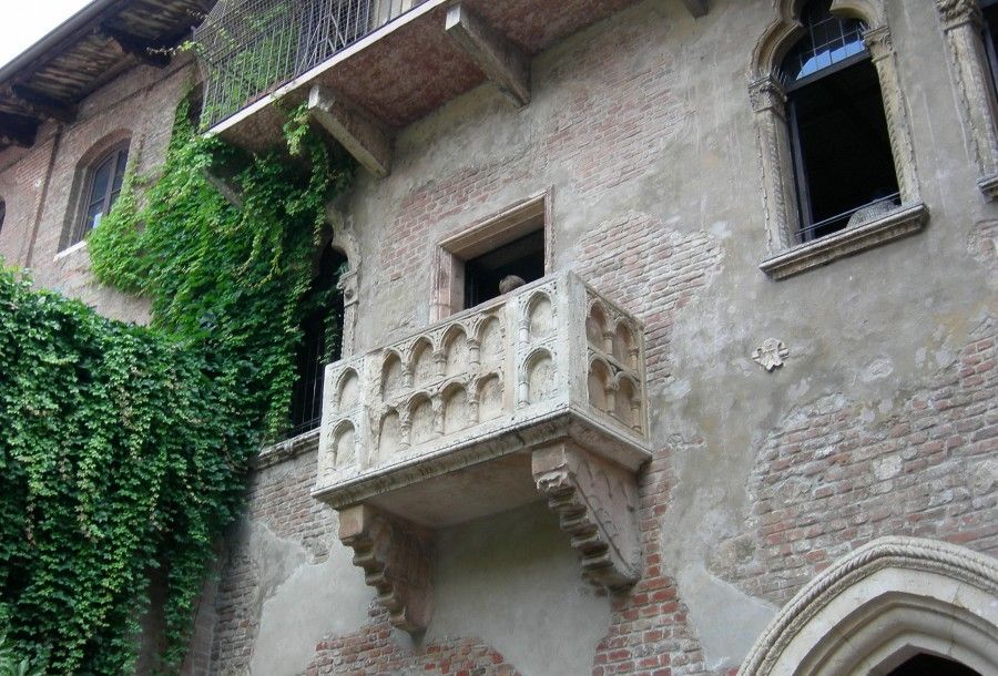 Casa_di_Giulietta_(Verona)_-_Balcony