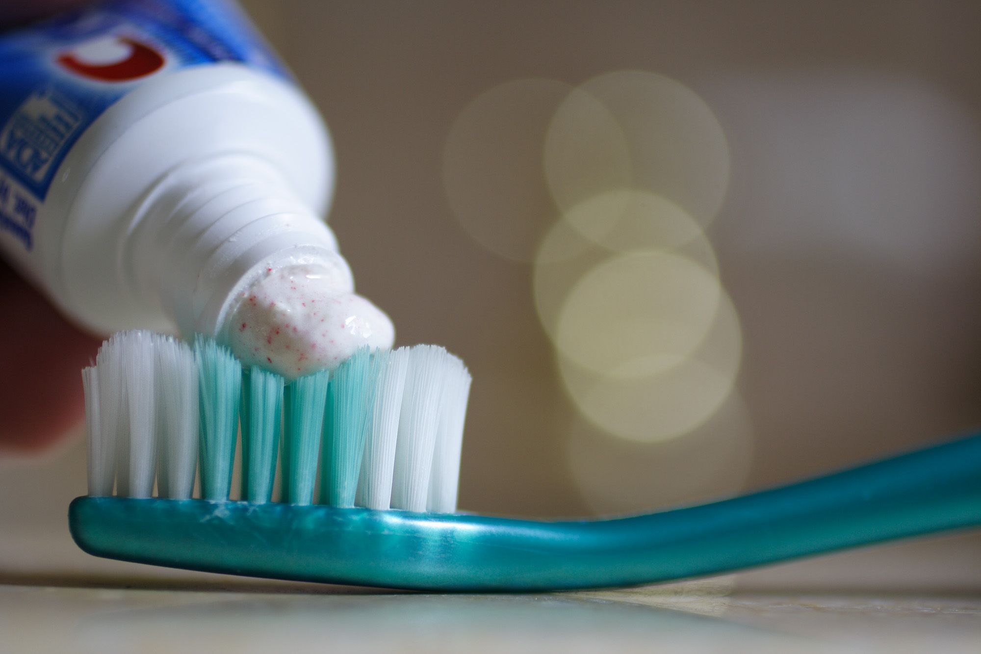 7 utilizzi alternativi del dentifricio