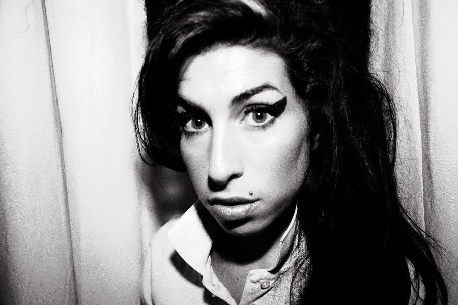 D 77032-15   Amy Winehouse. Obligatory Credit - CAMERA PRESS / Mari Sarai. SPECIAL PRICE APPLIES - CONSULT CAMERA PRESS OR ITS LOCAL AGENT. British singer/songwriter Amy Winehouse. *** Local Caption *** 00/00/2006. Singer Amy Winehouse