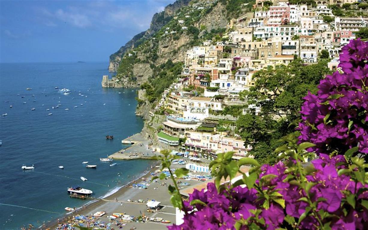 Capri vs. Saint Tropez: qual è la location estiva più chic?