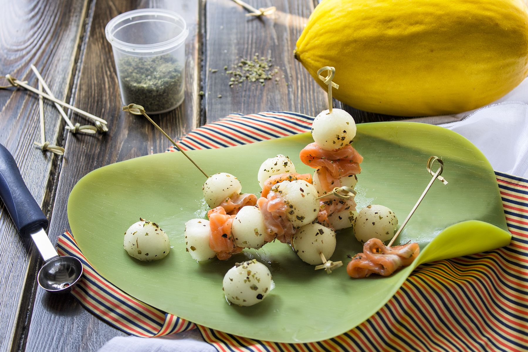 Carpaccio di salmone con melone bianco